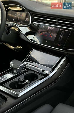 Внедорожник / Кроссовер Audi Q8 2023 в 