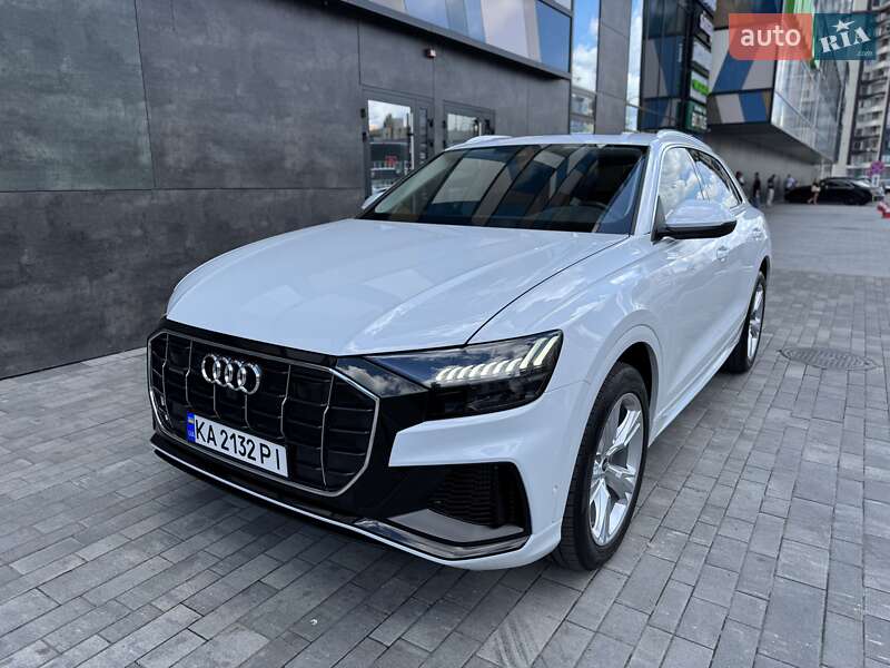 Внедорожник / Кроссовер Audi Q8 2023 в 