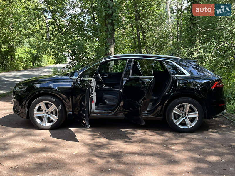 Внедорожник / Кроссовер Audi Q8 2021 в Киеве