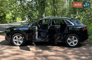 Внедорожник / Кроссовер Audi Q8 2021 в 