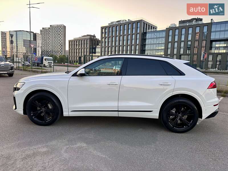 Внедорожник / Кроссовер Audi Q8 2023 в Киеве