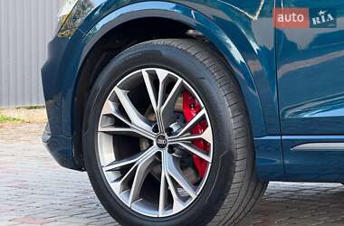 Внедорожник / Кроссовер Audi Q8 2021 в 