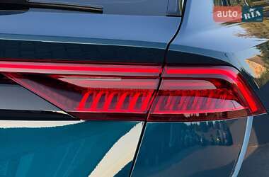 Внедорожник / Кроссовер Audi Q8 2021 в 