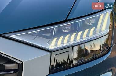 Внедорожник / Кроссовер Audi Q8 2021 в 