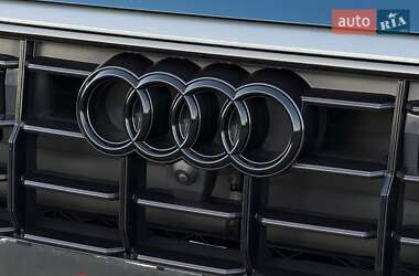 Внедорожник / Кроссовер Audi Q8 2021 в 
