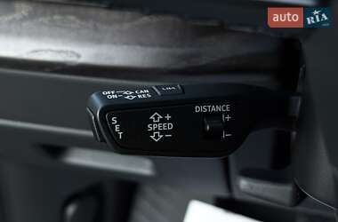Внедорожник / Кроссовер Audi Q8 2021 в 