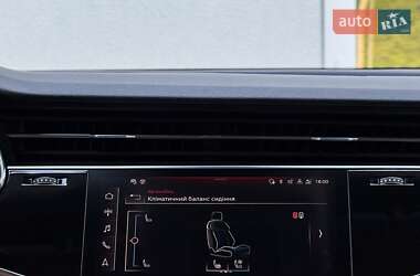 Внедорожник / Кроссовер Audi Q8 2021 в 