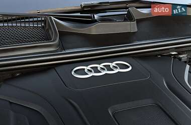 Внедорожник / Кроссовер Audi Q8 2021 в 