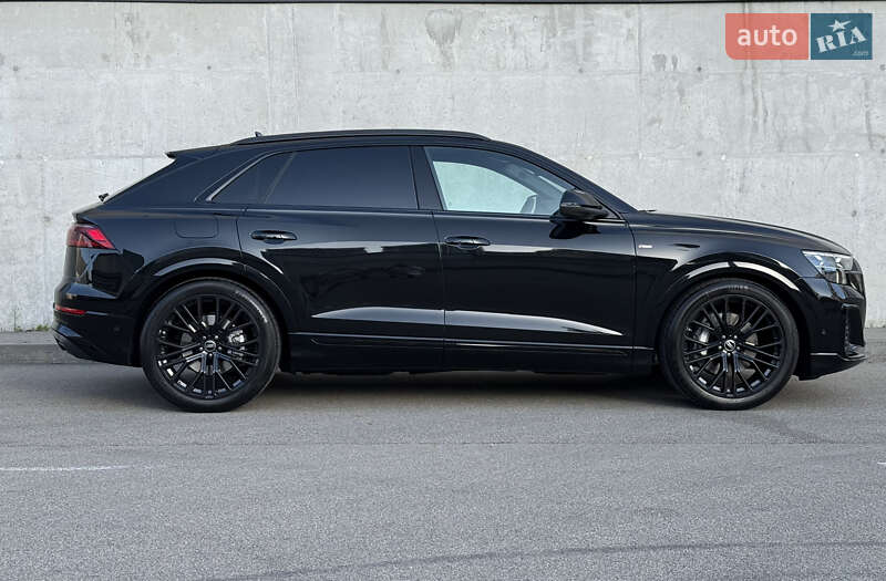 Внедорожник / Кроссовер Audi Q8 2025 в Киеве
