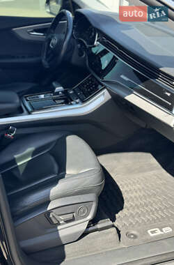 Внедорожник / Кроссовер Audi Q8 2018 в 