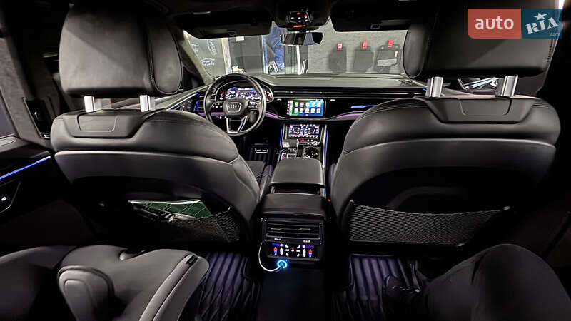 Внедорожник / Кроссовер Audi Q8 2019 в Киеве