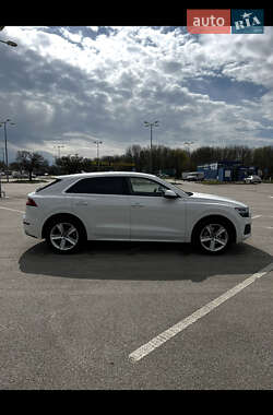Внедорожник / Кроссовер Audi Q8 2020 в 
