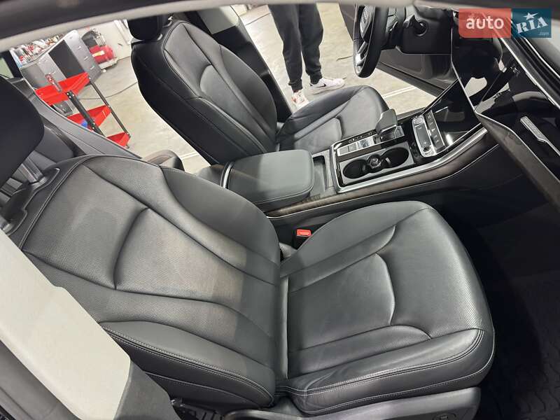 Внедорожник / Кроссовер Audi Q8 2020 в Львове