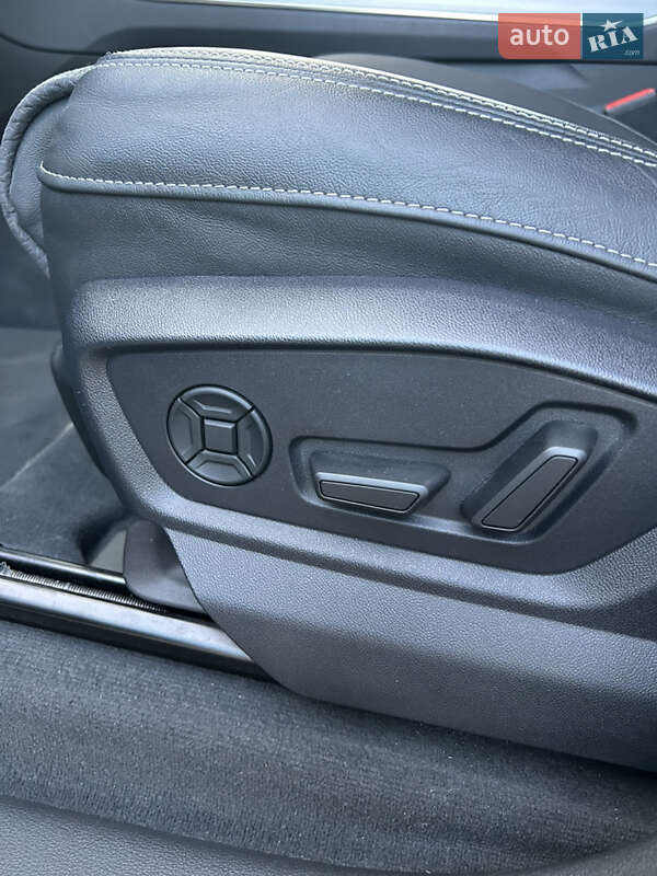 Позашляховик / Кросовер Audi Q8 2023 в Дніпрі