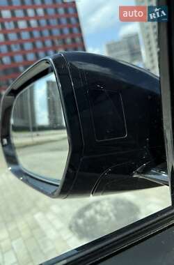 Внедорожник / Кроссовер Audi Q8 2023 в 