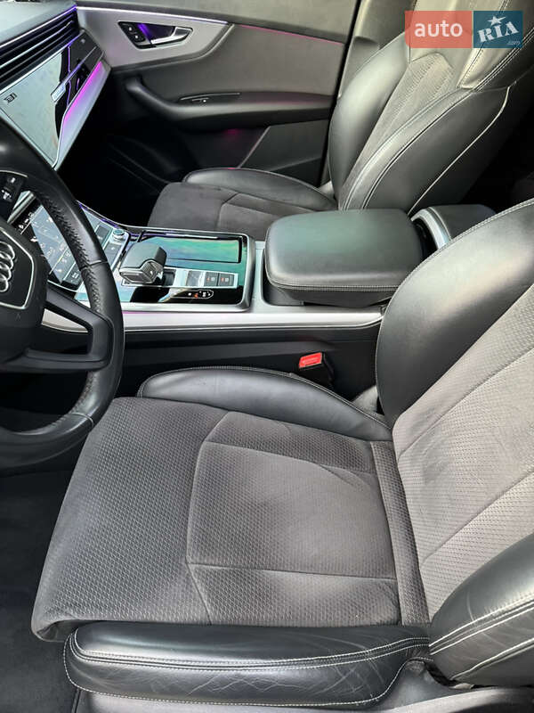 Позашляховик / Кросовер Audi Q8 2020 в Києві