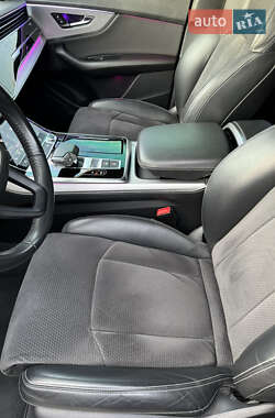 Внедорожник / Кроссовер Audi Q8 2020 в 
