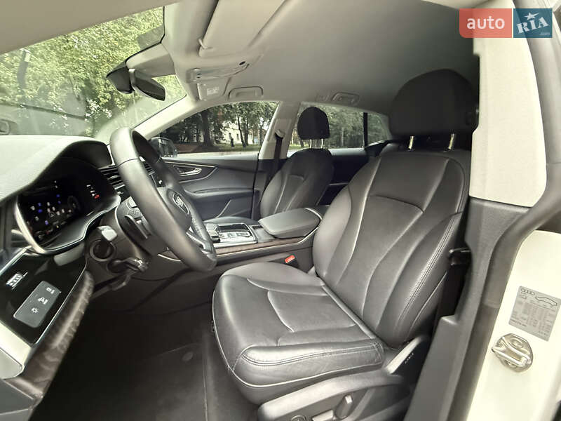 Внедорожник / Кроссовер Audi Q8 2020 в Тернополе