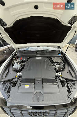 Внедорожник / Кроссовер Audi Q8 2020 в 