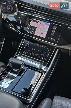 Внедорожник / Кроссовер Audi Q8 2018 в 
