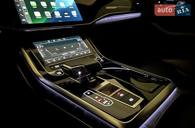 Внедорожник / Кроссовер Audi Q8 2021 в 