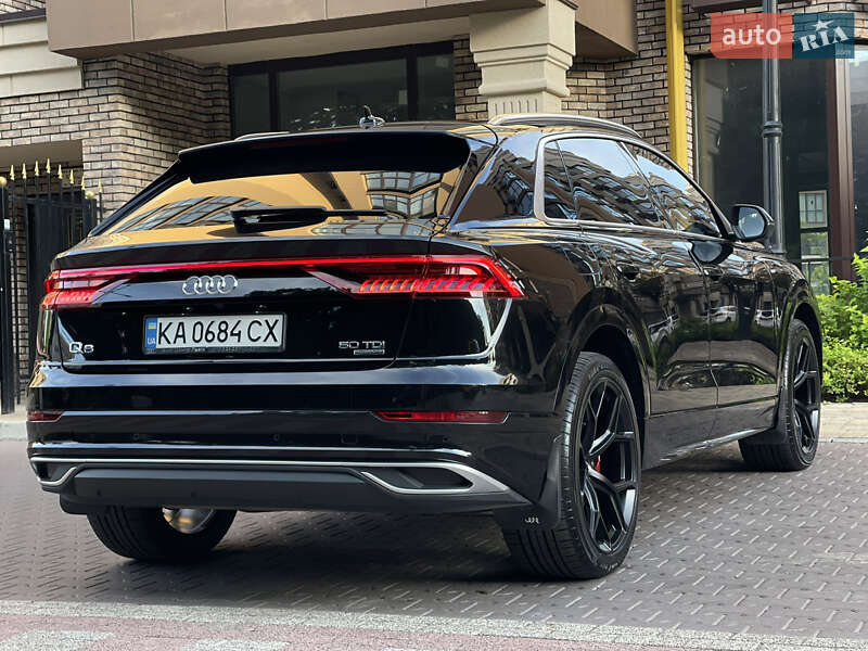 Внедорожник / Кроссовер Audi Q8 2021 в Киеве