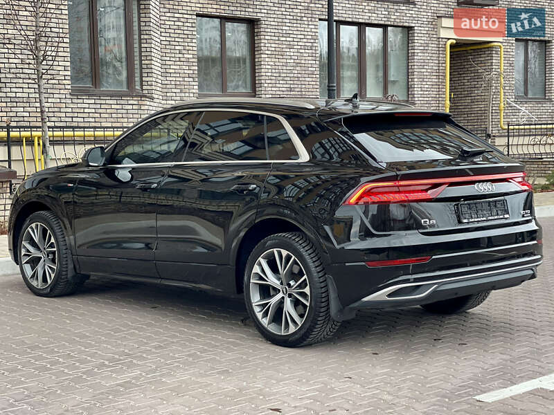 Внедорожник / Кроссовер Audi Q8 2021 в Киеве