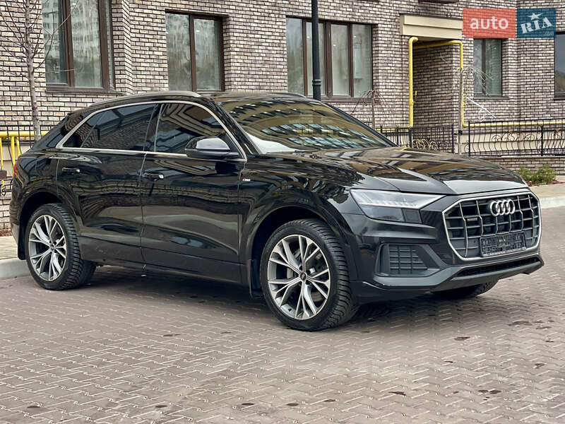 Внедорожник / Кроссовер Audi Q8 2021 в Киеве