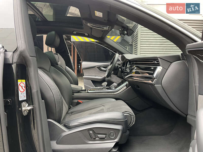 Внедорожник / Кроссовер Audi Q8 2021 в Киеве