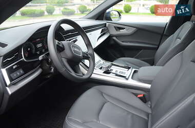 Внедорожник / Кроссовер Audi Q8 2025 в 
