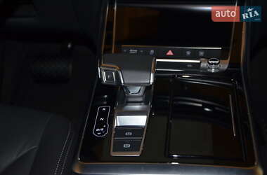 Внедорожник / Кроссовер Audi Q8 2025 в 