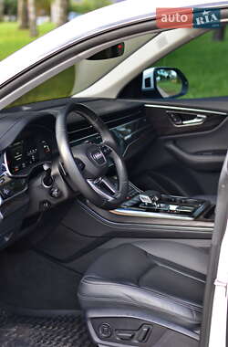 Позашляховик / Кросовер Audi Q8 2023 в  фото 22 Позашляховик / Кросовер Audi Q8 2023 в