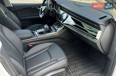 Позашляховик / Кросовер Audi Q8 2023 в  фото 27 Позашляховик / Кросовер Audi Q8 2023 в