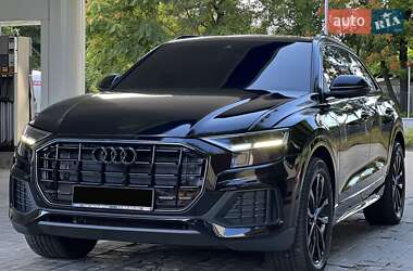 Внедорожник / Кроссовер Audi Q8 2021 в 