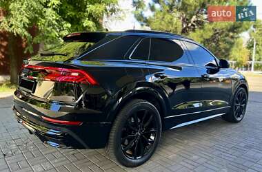 Внедорожник / Кроссовер Audi Q8 2021 в 