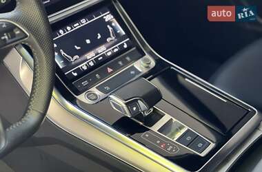 Внедорожник / Кроссовер Audi Q8 2021 в 