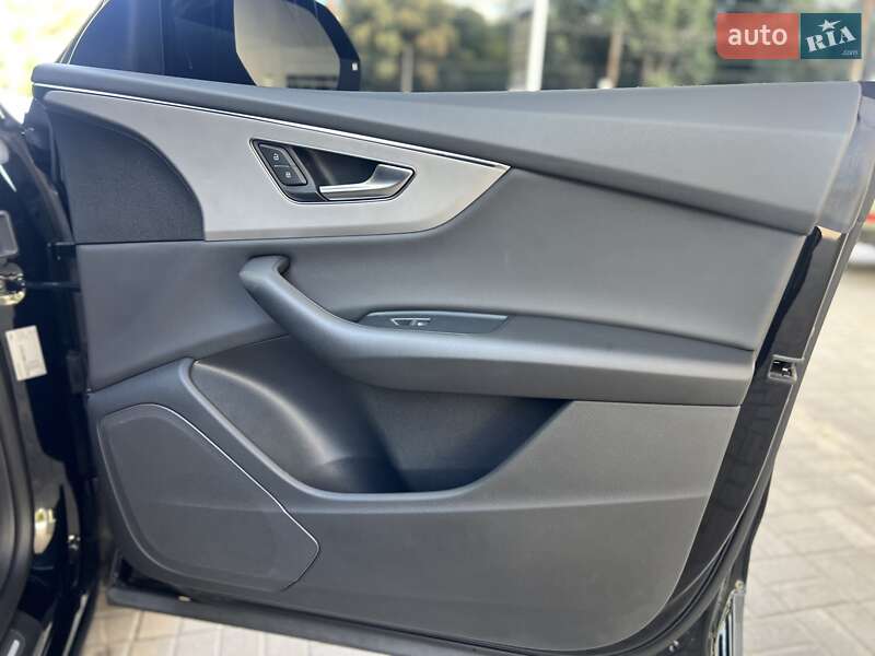 Внедорожник / Кроссовер Audi Q8 2021 в Днепре