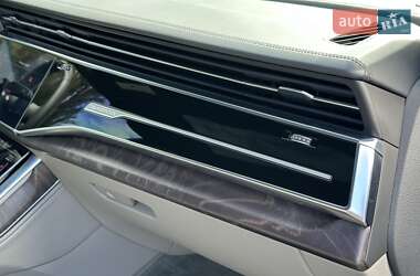 Внедорожник / Кроссовер Audi Q8 2018 в 