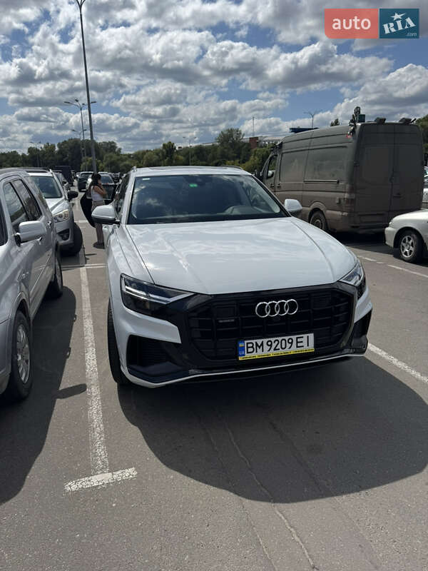 Позашляховик / Кросовер Audi Q8 2020 в 