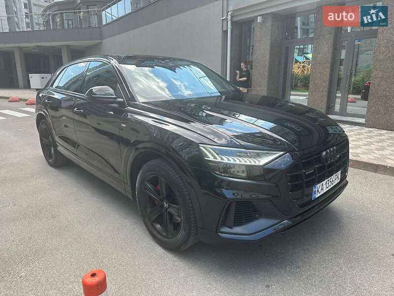 Внедорожник / Кроссовер Audi Q8 2018 в 