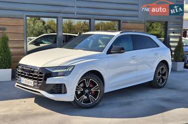 Внедорожник / Кроссовер Audi Q8 2021 в 