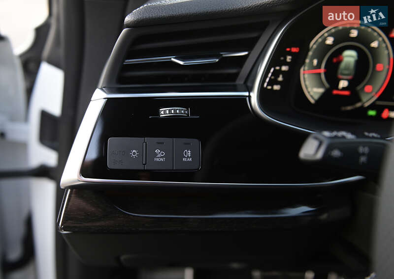 Позашляховик / Кросовер Audi Q8 2025 в Львові