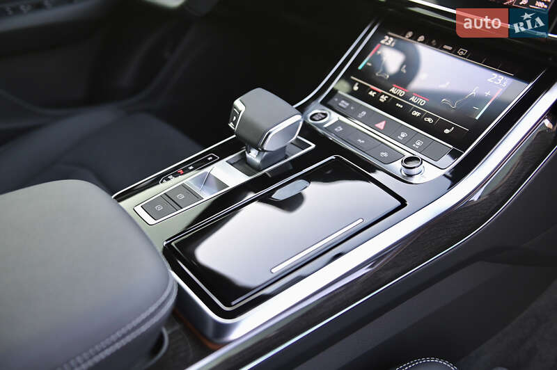 Позашляховик / Кросовер Audi Q8 2025 в Львові