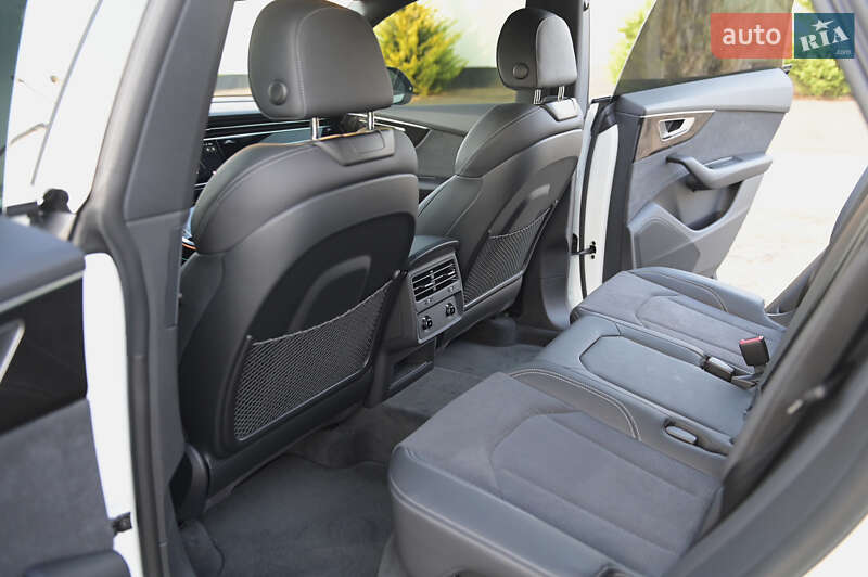 Позашляховик / Кросовер Audi Q8 2025 в Львові