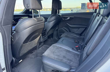 Внедорожник / Кроссовер Audi Q8 2019 в 