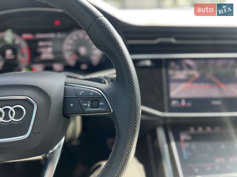 Внедорожник / Кроссовер Audi Q8 2023 в Ужгороде