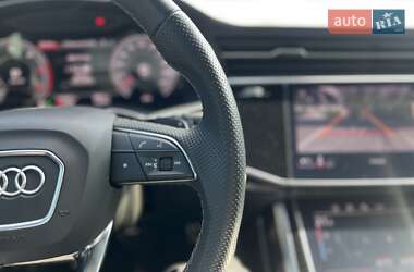 Внедорожник / Кроссовер Audi Q8 2023 в 