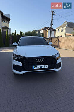 Внедорожник / Кроссовер Audi Q8 2021 в 