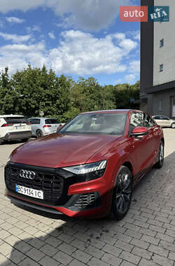 Позашляховик / Кросовер Audi Q8 2020 в 