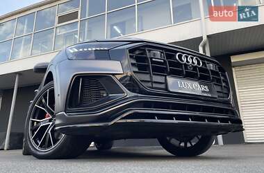 Внедорожник / Кроссовер Audi Q8 2018 в 